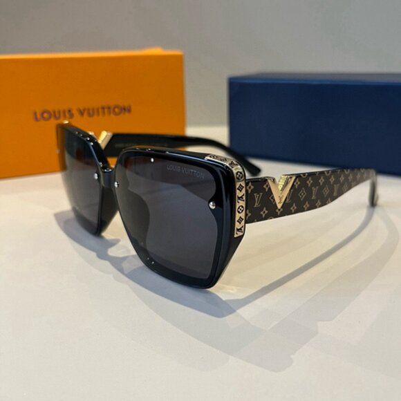 Louis Vuitton Women\'s Black Sunglasses main image 4